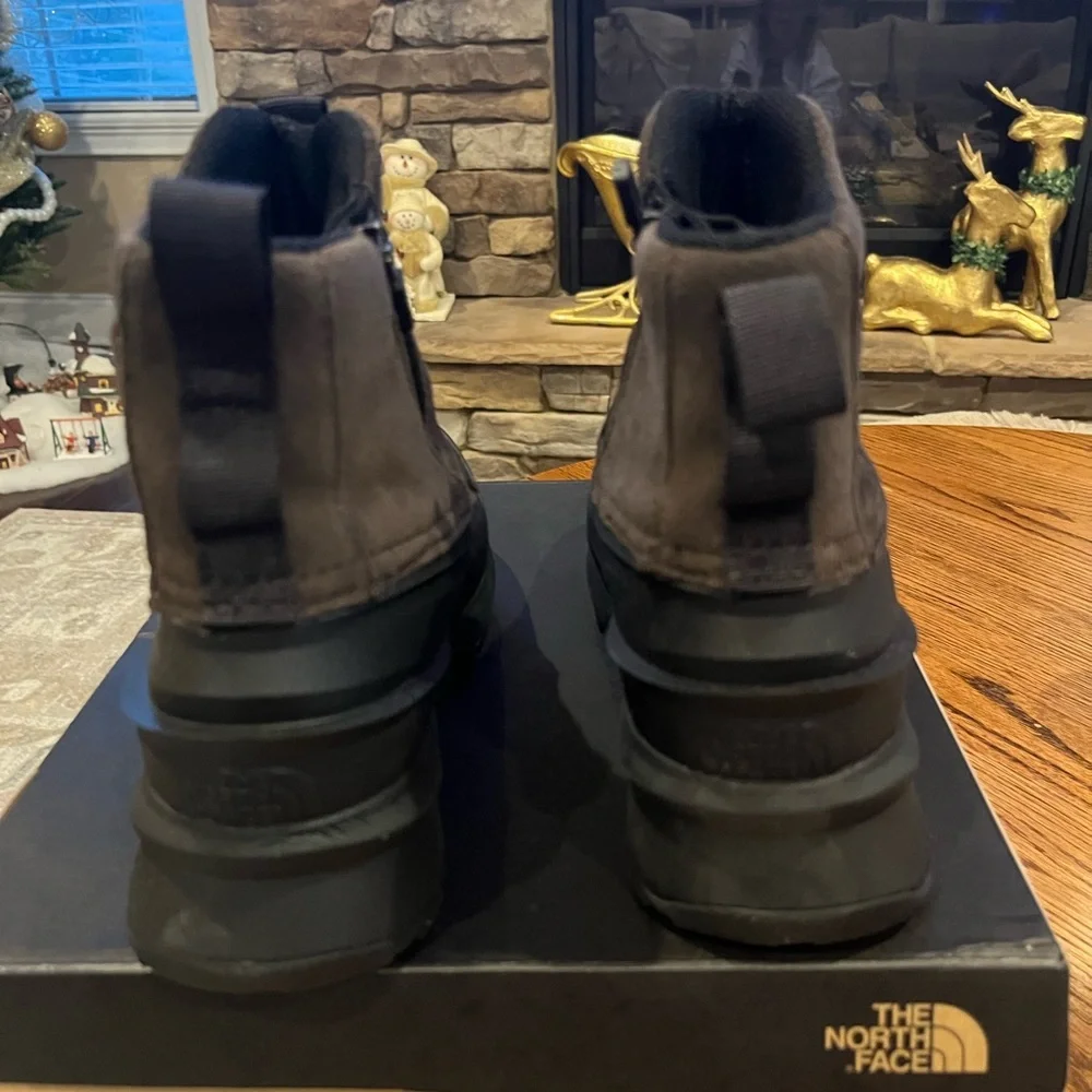 The North Face Men's Chilkat V Zip Dark Brown and Black Snow Boots Brand New